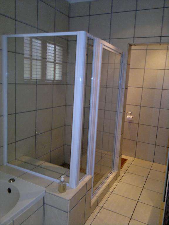 オーツホーン オアシス シャンティ バックパッカーズホステル 部屋 写真